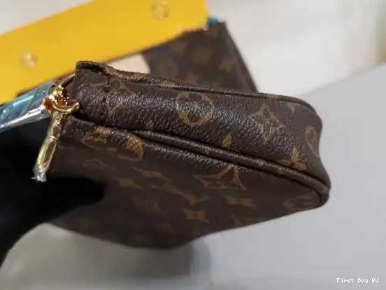 First bag MULTI EXCHANELUSIVE LOUIS DIGITAL PRELAUNCH VUITTON POCHETTE ACCESSOIRES - 0508